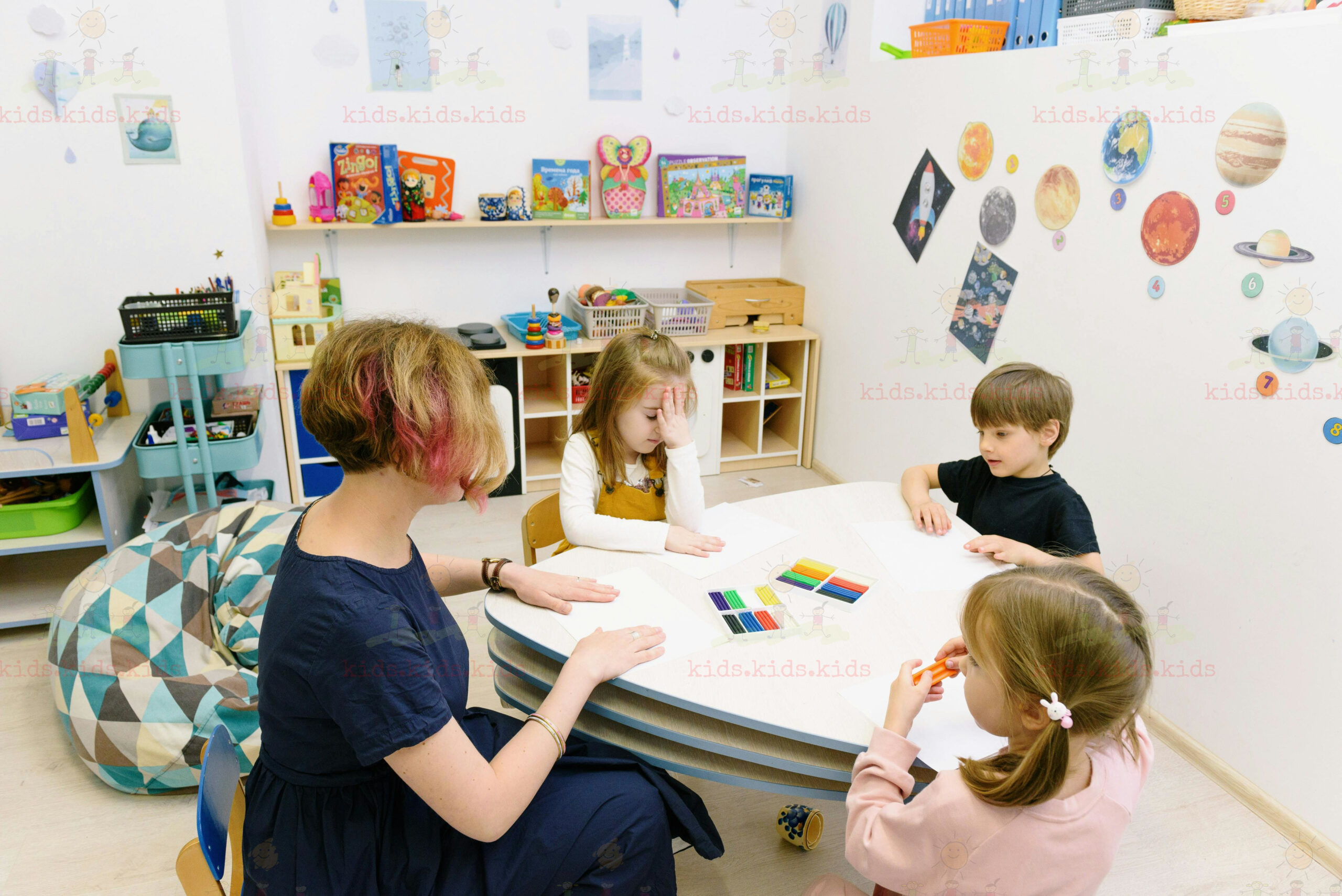 Kind beim Sprachenlernen mit Native Speaker